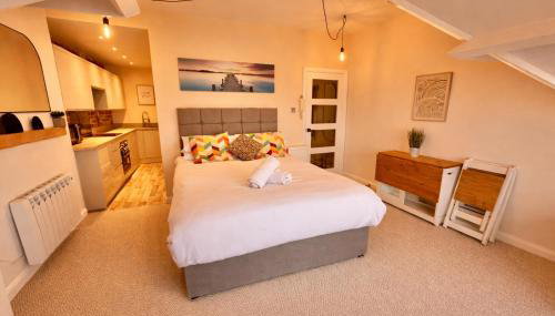 Pier View Retreat - 5 Mins Walk to Beach - Sea Views With Parking - Foto 4