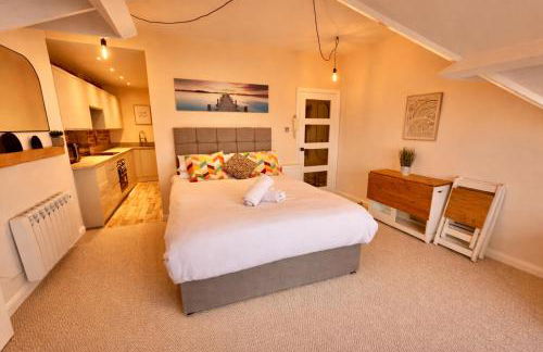 Pier View Retreat - 5 Mins Walk to Beach - Sea Views With Parking - Photo 4