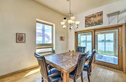 Lakefront Country Home with Waterslide and Trampoline! - Foto 8