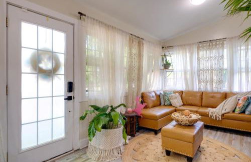 Adorable Beach Cottage with Hot Tub and Tropical Bar! - Foto 4