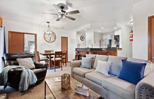 Beautiful Seven Springs- 2 Bed, 2 Bath Condo - Foto 6