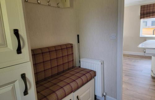 Luxury 2-Bed Lodge in Routh Sleeps 4 with Hot Tub - Foto 12