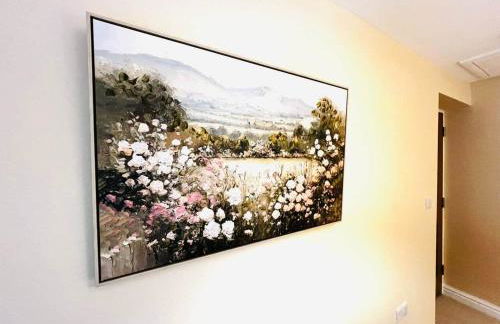 Elegant Hayfield Escape - Heart of Peak District - Photo 10