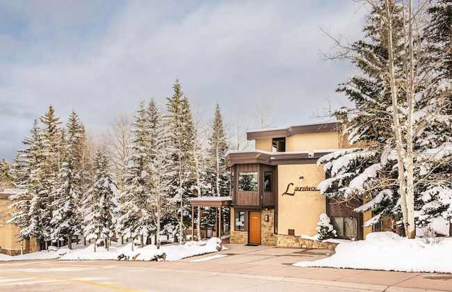 Laurelwood Condominiums - Foto 1