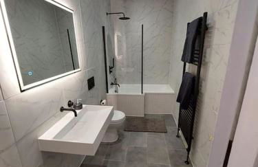 Large newly refurbished house close to harbour Free Parking - Foto 11