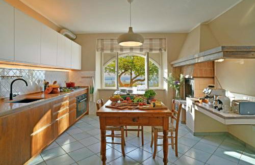 Villa Sorriso mit Pool direkt am Meer - Foto 4