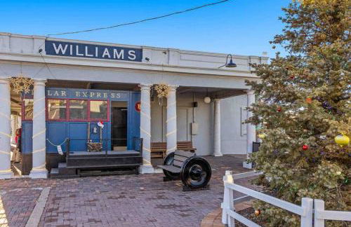 Walk to GC Train Depot and Route 66, king beds, game room, BBQ, firepit - Photo 53