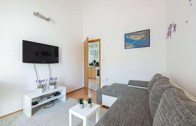 Spacious Prgomet Retreat With Private Pool, Fitness Centre, and Garden - Foto 14