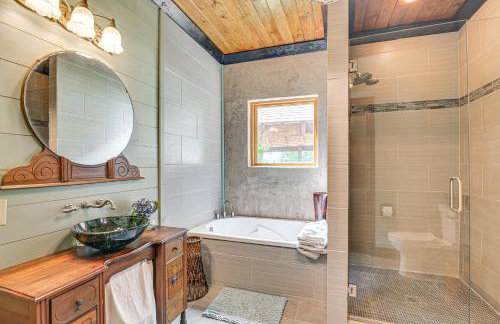 Upscale Getaway on Smith Lake with Boat Dock - Foto 15