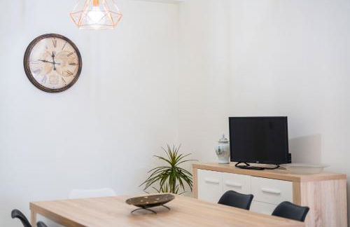 FLH Santa Cruz Triplex with Terrace - Foto 7