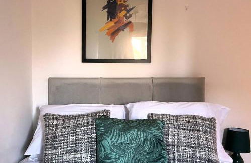 Restful Riverside Home - Foto 17