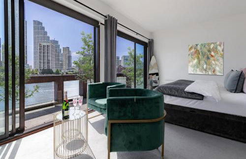 Divine Views from a Breathtaking LuxXe City Penthouse for a Gracious Life Style - Photo 18