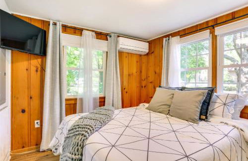 All-Season Vernon Township Lake House Retreat! - Foto 10