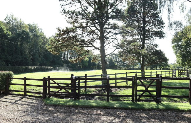 Charming 2-bed Cottage, Beautiful Views, Knutsford - Photo 16