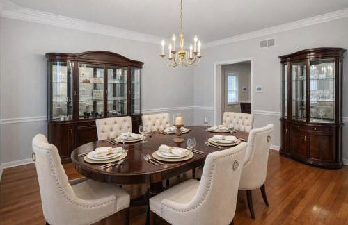 Luxury 5BR Retreat - Hot Tub - Game Room - 2 Fire Pits - Foto 17