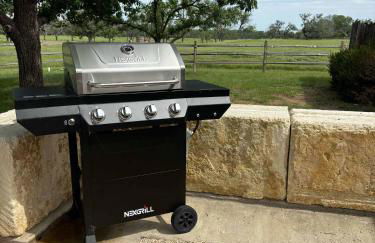 Relaxing Hill Country Home with Outdoor Fire Pit - Photo 39