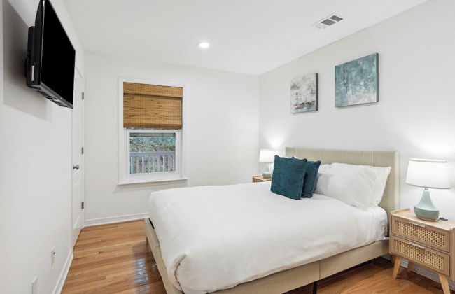 Dolphin Days by Avantstay Pool, 0.2mi to Beach! - Foto 32