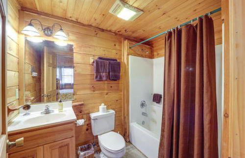 8 Mi to Appalachian Ski! Mtn-View Gem on 22 Acres - Foto 13