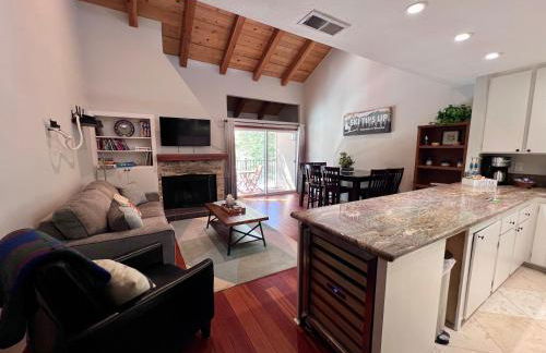 Alpine Escape: Tahoe Oasis Steps from Lake - Foto 1