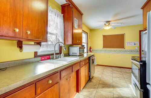 12 Mi to St Paul Pet-Friendly Home with Backyard - Photo 9