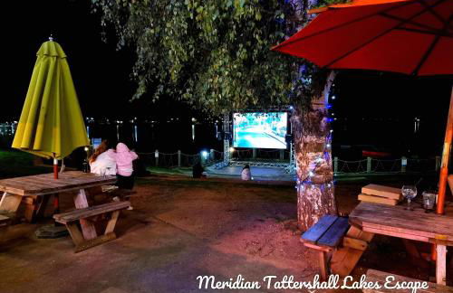 Elite Retreats 4U Lakeside Hot Tub Log Cabin with the fishing peg at Tattershall Lakes Park - Foto 76