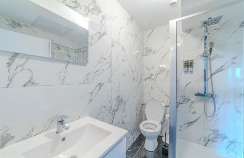 Hortensia Roanne centre-ville - Parking & Clim - Foto 3