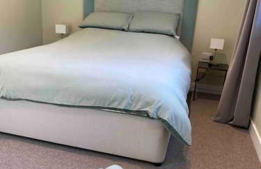 Larks Leaze Lodge, Steeple Ashton, Wiltshire - Photo 23