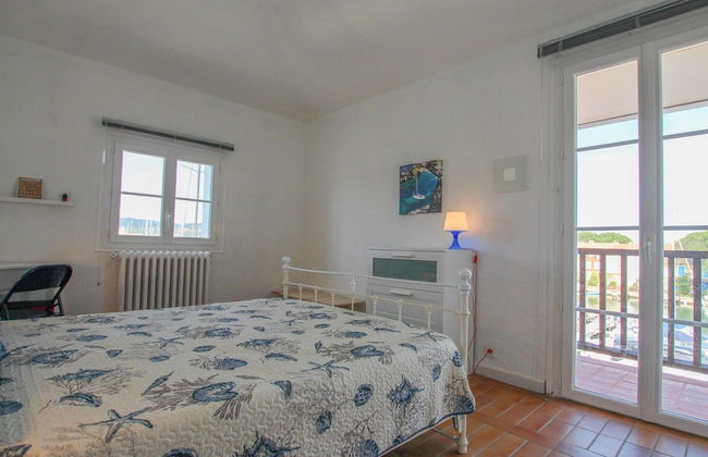 Modern Apartment in Port Grimaud Near the Beach - Photo 4