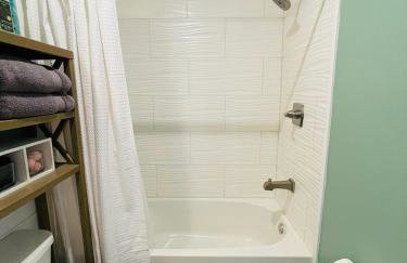 Coastal Chic Suite with Kitchenette and Private Entrance - Foto 9