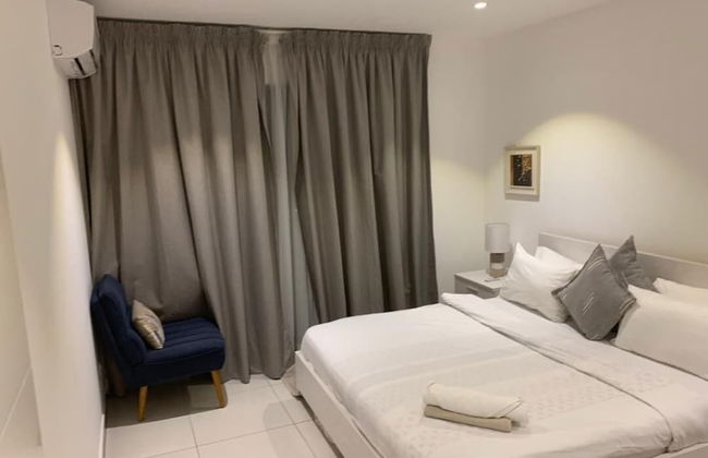 Embassy Gardens Apartment - Photo 11