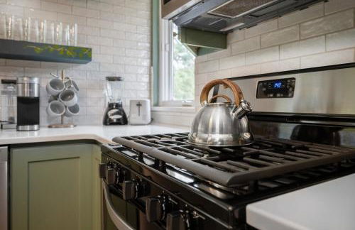 Downtown Bryan Treehouse Hot Tub and Peaceful Escape - Photo 17