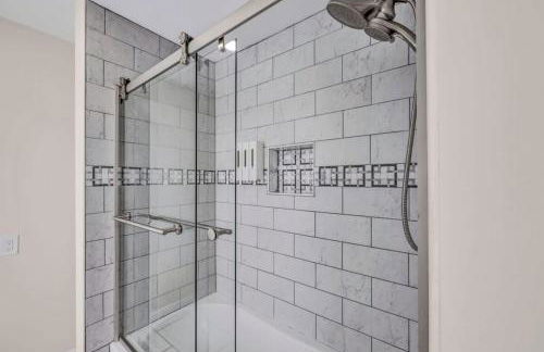 BIG 4BR House 7 Mins to Downtown with Foosball and Games - Foto 35