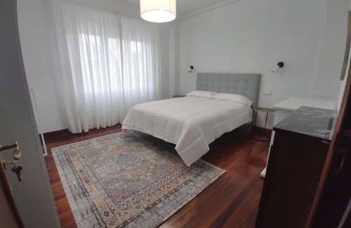 Piso con terraza y zonas verdes - Foto 2