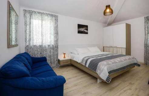 Beautiful Home In Kunj With Wifi - Photo 38