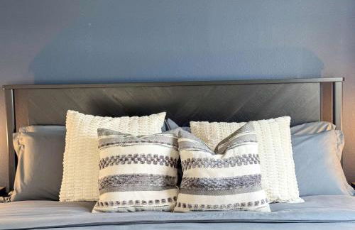 Bright & Spacious in Iconic LA Neighborhood Free parking - 10mins to Cedars - Photo 46