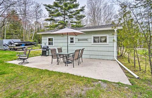 Walk to Lakefront! Cabin 21 Mi to Boyne Mtn Resort - Foto 16