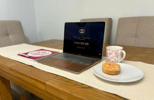 Eskdale Townhouse- Spacious 4BR ,Crawley, Free Wifi, Parking, fully equipped, contractor friendly, temporary relocations welcome, near Gatwick Airport - Foto 37