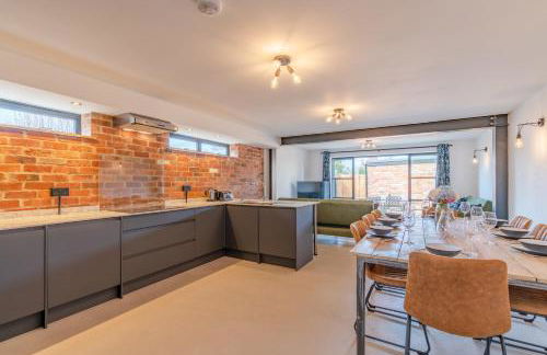 Norton Coach House - Photo 1