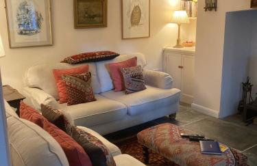 Hollyhocks Cottage surrounded by beautiful Cornish countryside. - Foto 18