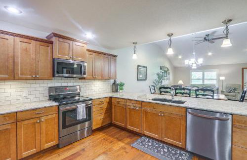 2 Mi to Main Street Family Home in Winfield! - Foto 10