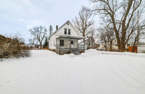 Near Hiking and Skiing Cozy Home in Cortland! - Photo 3