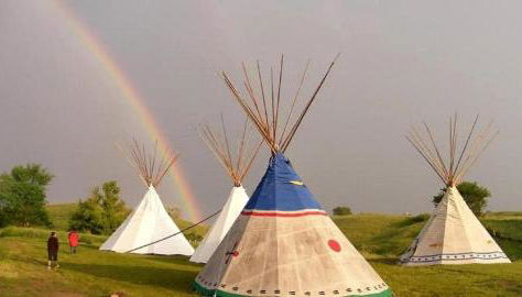 Authentic Lakota Tipi for Glamping in South Dakota - Foto 2