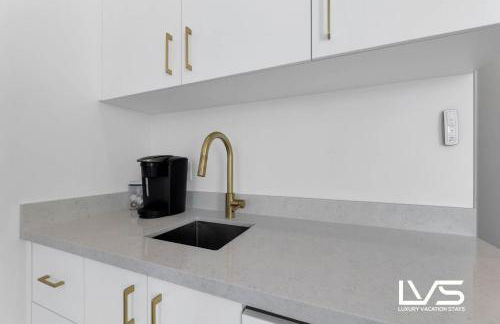 Carlotta- New Construction Luxury Waterfront Villa - Foto 67