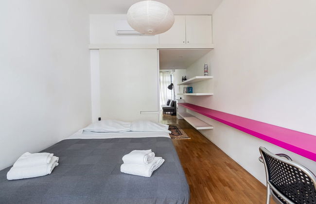 Stylish Apartment With Balcony - Photo 16