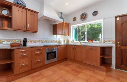 Casa Rainha Near Carvoeiro pool BBQ - Foto 6