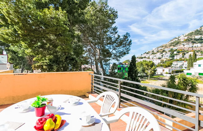 Velazquez - Photo 13