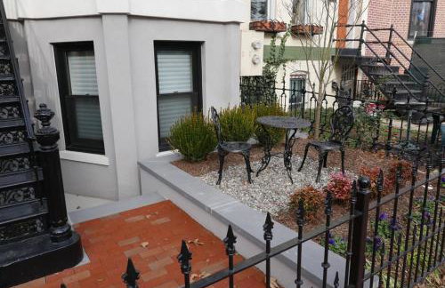 Stunning Logan Circle Apt - With Parking - Photo 19