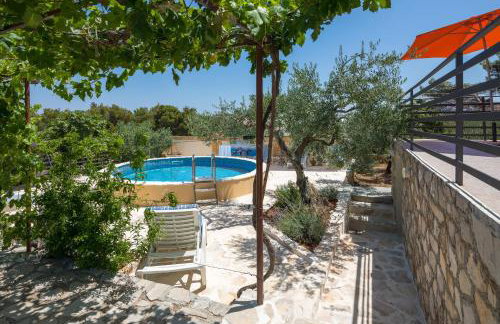 Holiday house with a swimming pool Rogac, Solta - 16444 - Photo 9