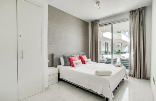 Bel Air Estepona - Modern 2BR Apartment With Terrace, Pool and Close To The Beach - Photo 3