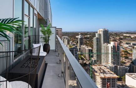 Entire Floor 2BDR w Luxury Amenities Balcony SkyLux Penthouse by AvantStay - Foto 9